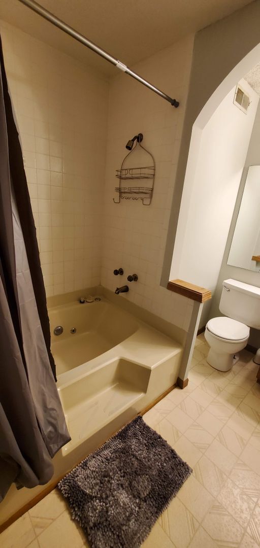 Building Photo - 2 bedroom lakeview condo in Lake Ozark for...