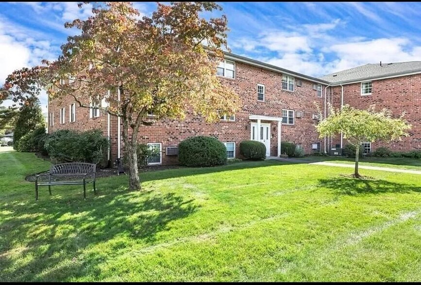 Building Photo - 89 Pleasant St