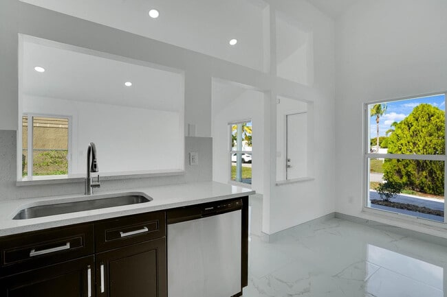 Building Photo - 23417 Liberty Bell Terrace