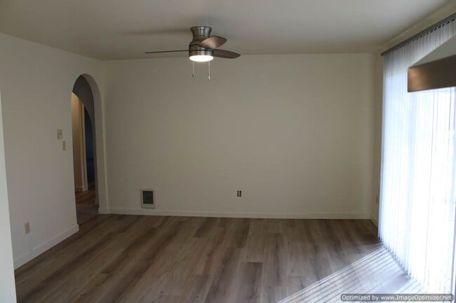 Building Photo - Updated One-Story 2-Bedroom Duplex with Garage and Yard