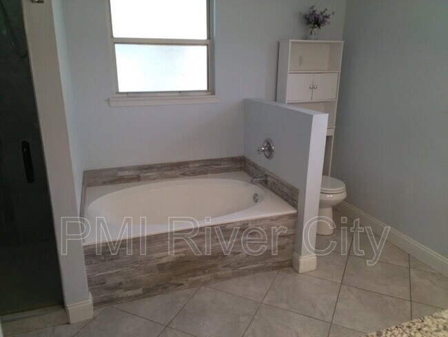 Building Photo - 2320 Locustwood Ct