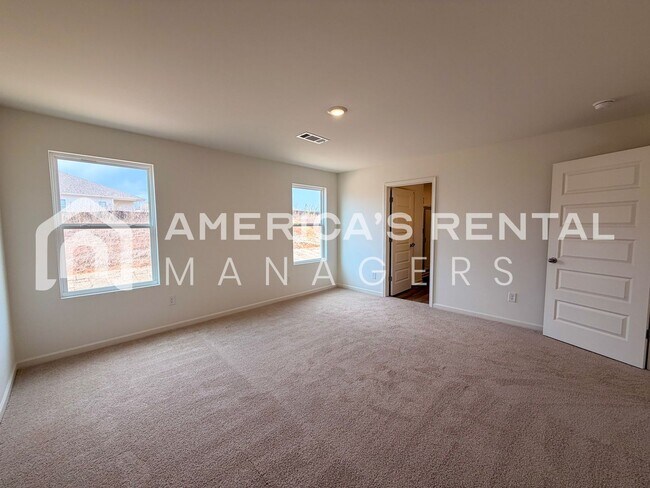 Building Photo - Available NOW! Spacious 5-Bedroom Single Level Home!