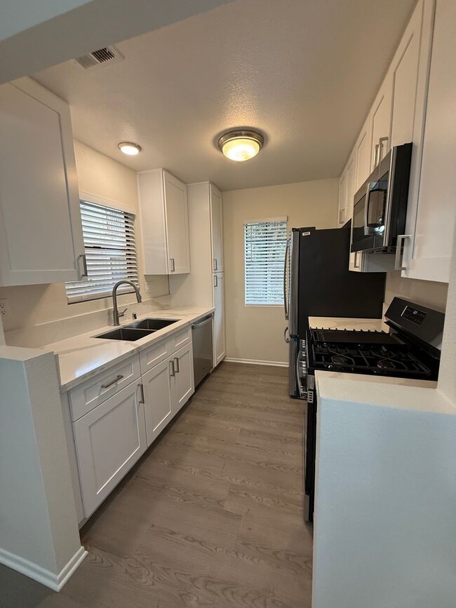 Building Photo - Terrific 2Br/2Ba Condo in Terra Vista II
