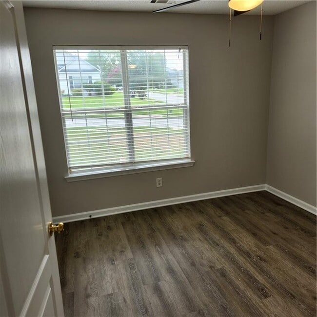 Building Photo - 222 Summer Hill Cir