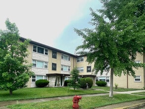 Building Photo - 8304 W Forest Preserve Dr