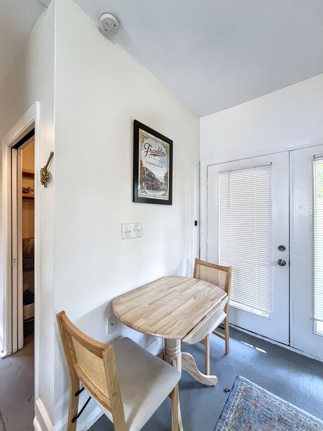Building Photo - 416 N Petway St