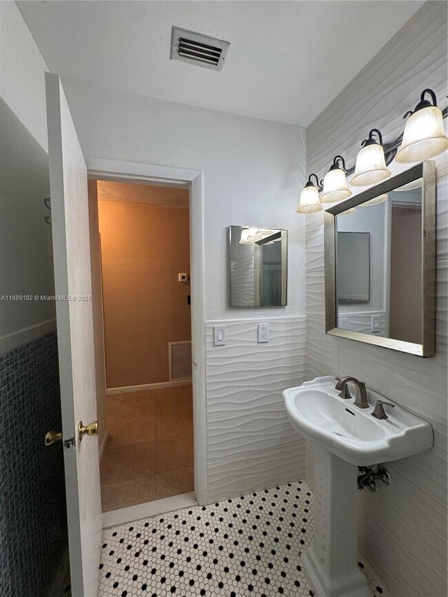 Building Photo - 11780 SW 81st Rd