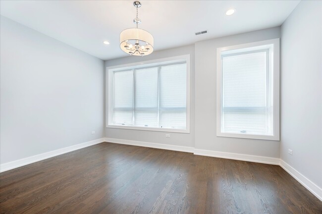 Building Photo - 6241 S Woodlawn Ave