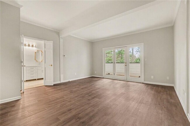 Building Photo - 3813 Paces Ferry W