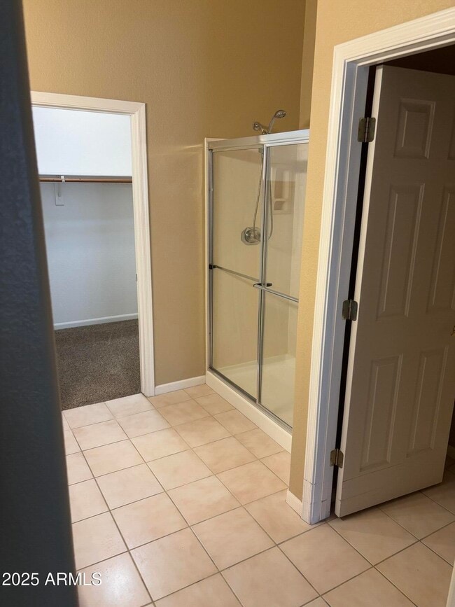 Building Photo - 8910 E Maple Dr