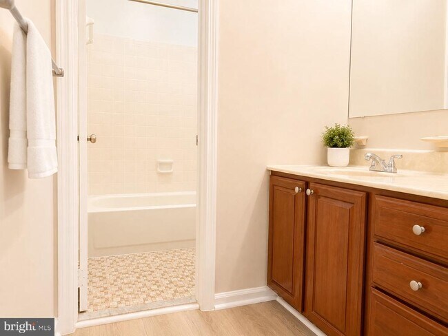 Building Photo - 8425 Blevins Way Ct