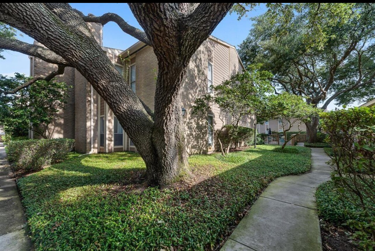 Building Photo - 726 Bering Dr