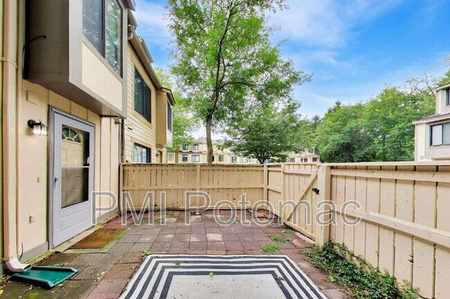 Building Photo - 9391 Chadburn Pl