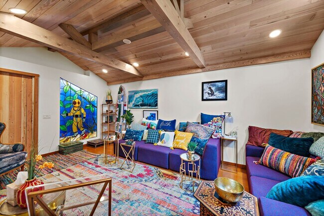 Building Photo - Ever dreamed of living under the sea?!