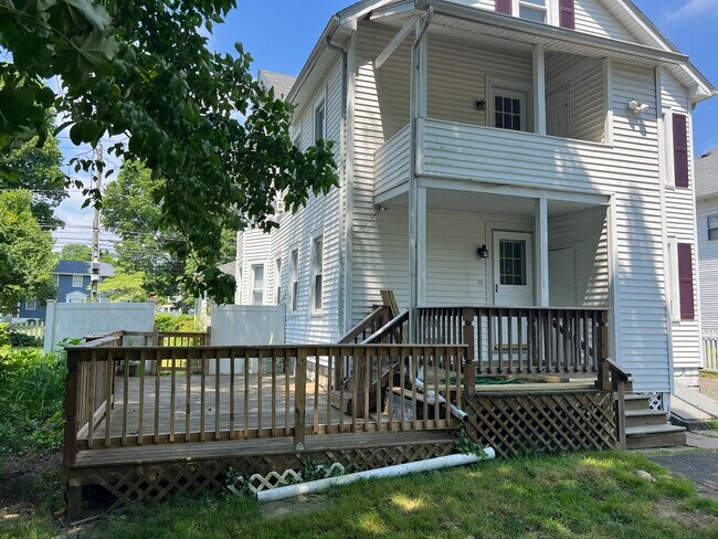 Building Photo - 465 Broad St