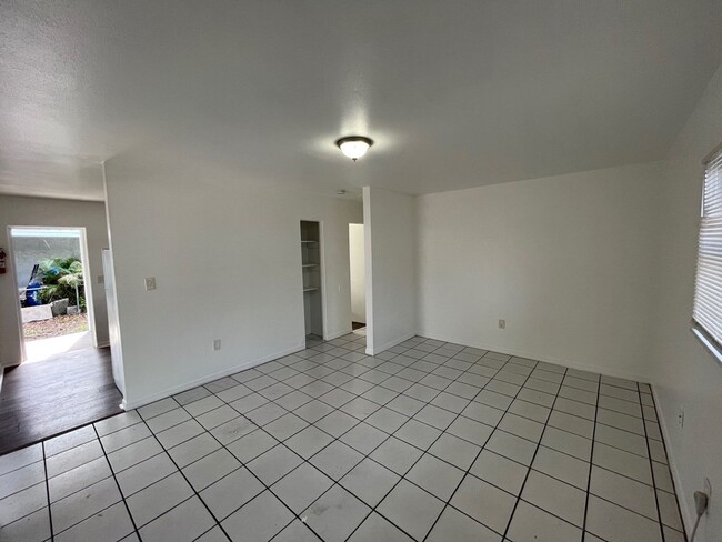 Building Photo - Two bed one bath home