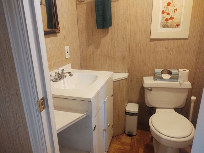 Building Photo - 3-bedroom, 1 and half bathroom end-of-group townhome in the quiet Stoneridge neighborhood in Towson