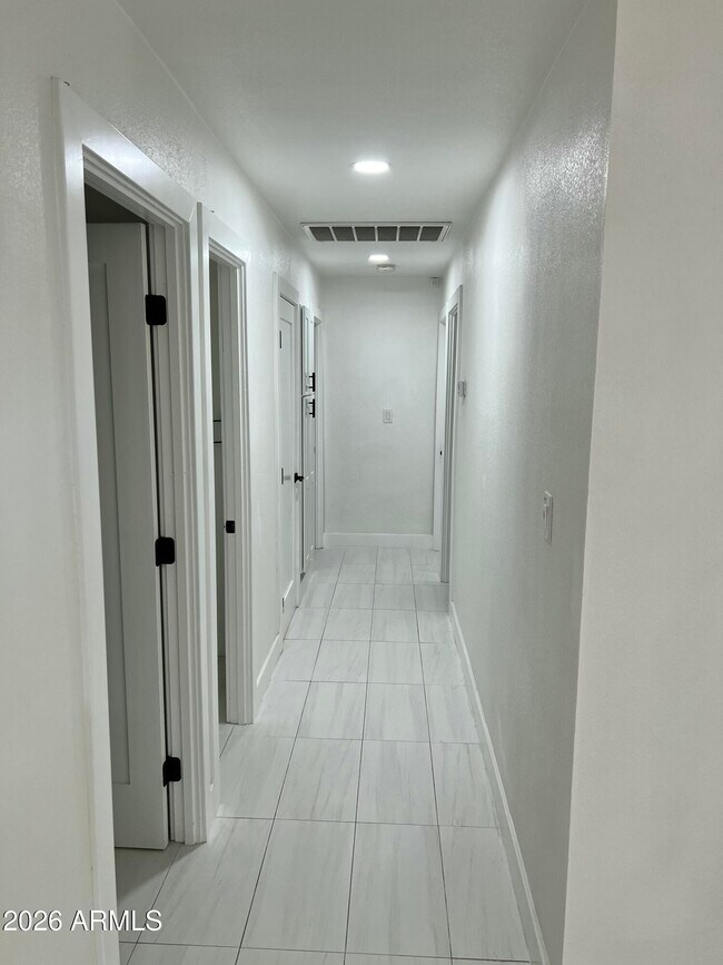 Building Photo - 8738 E Starlight Way