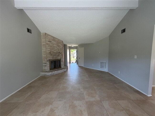 Building Photo - 2815 Fir Crest Ct