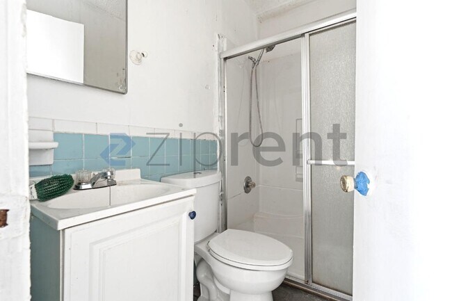 Building Photo - Unit