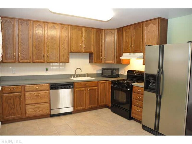 Building Photo - 3823 Bluestone Ave