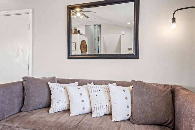 Building Photo - 1619 Ruby Ct