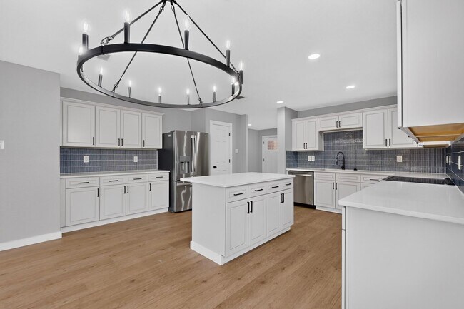 Building Photo - Spacious Renovation Ready To Be Called Home!!!