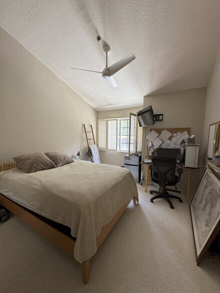 Second bedroom - 186 Pelican Ln