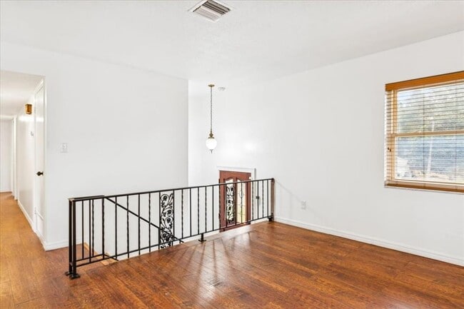 Building Photo - 521 Brookside Cir