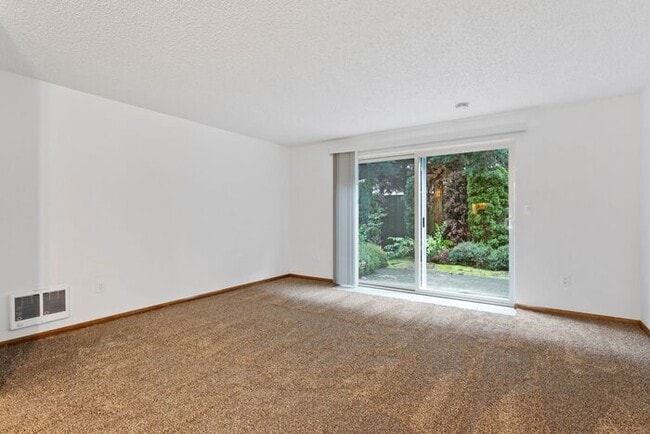 Building Photo - Spacious 2 bed 1bath. $500 VISA GIFTCARD A...