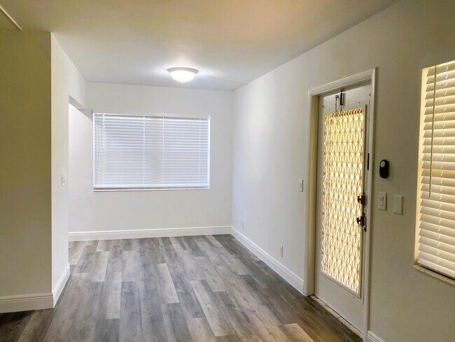 Building Photo - 256 Mansfield F