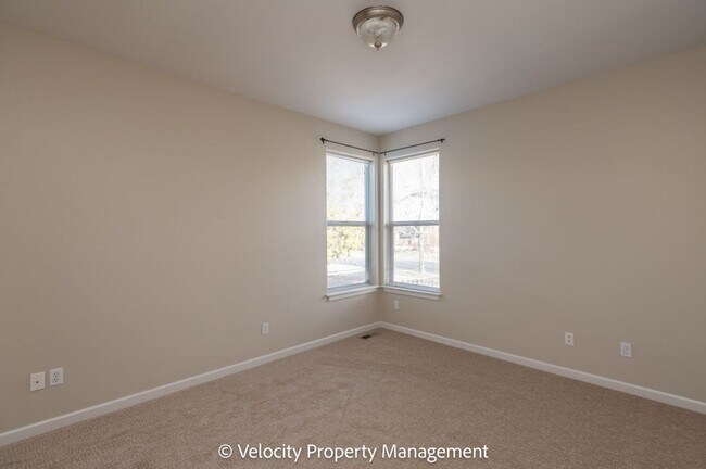 Building Photo - 1530 NW Hickory Pl