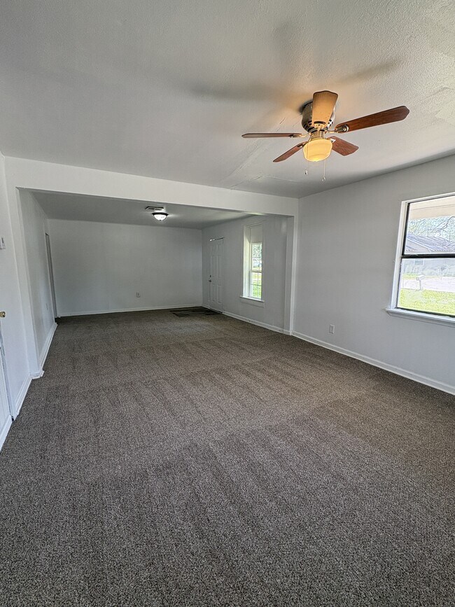 Building Photo - 730 W 8th St