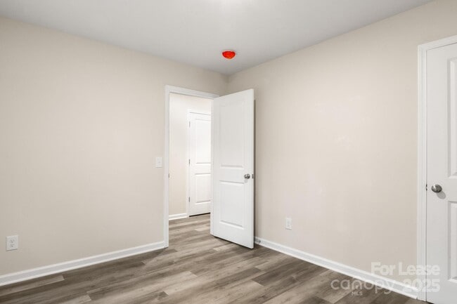 Building Photo - 990 Shearer Rd