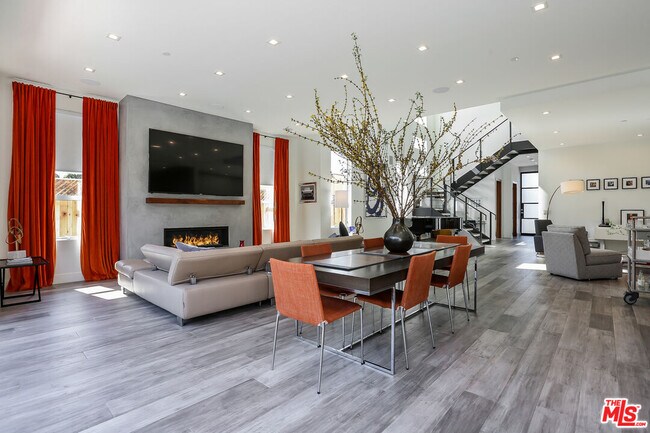 Building Photo - 912 N Crescent Heights Blvd