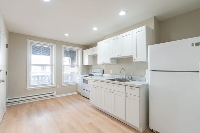 Building Photo - 3828 Cambridge St