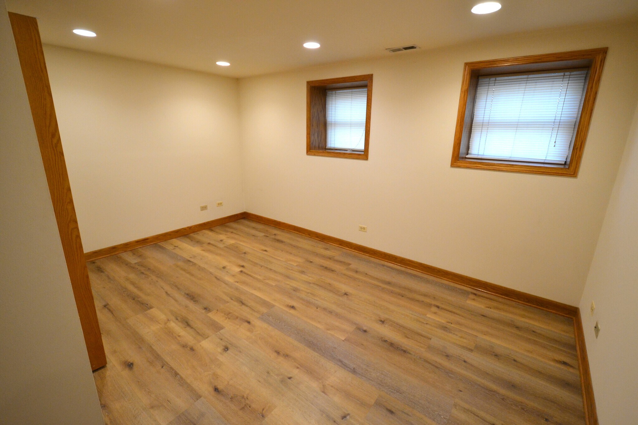 Building Photo - 3767 N Lakewood Ave