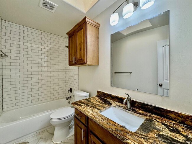 Building Photo - 308 N Lockeport Dr