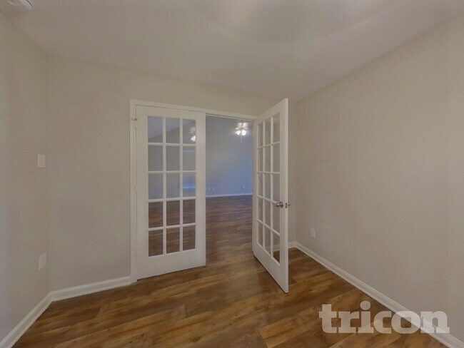 Building Photo - 102 Saddlebag Ct