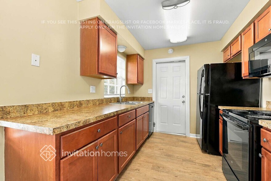 Building Photo - 896 McKenny Ave
