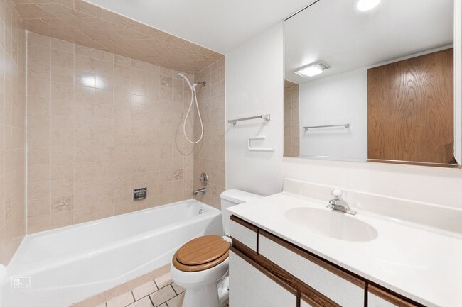 Building Photo - Two Bedroom Condo Elk Grove