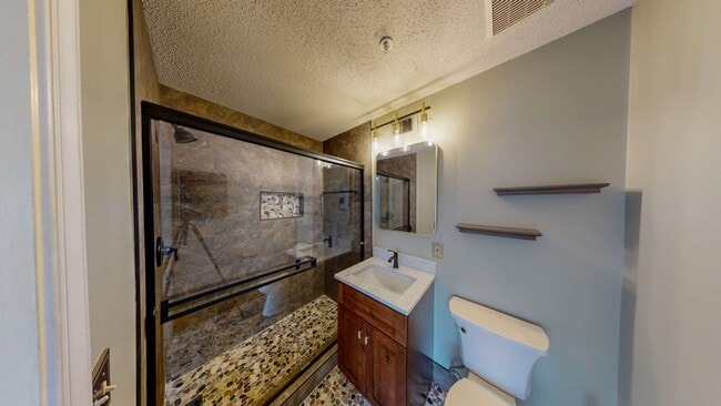 Building Photo - Ground Level 3 + 2 Spacious Updated condo