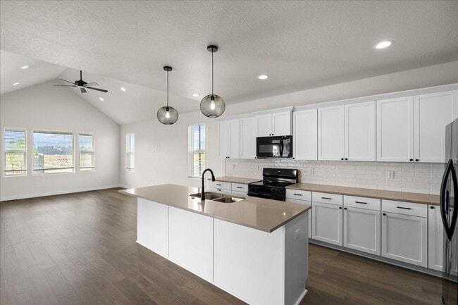 Building Photo - Newly Constructed Home with Spacious Layout