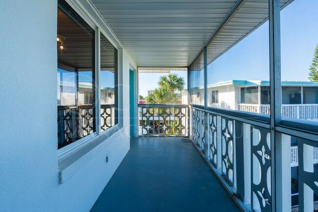 Building Photo - Riverfront Two Bedroom Condo