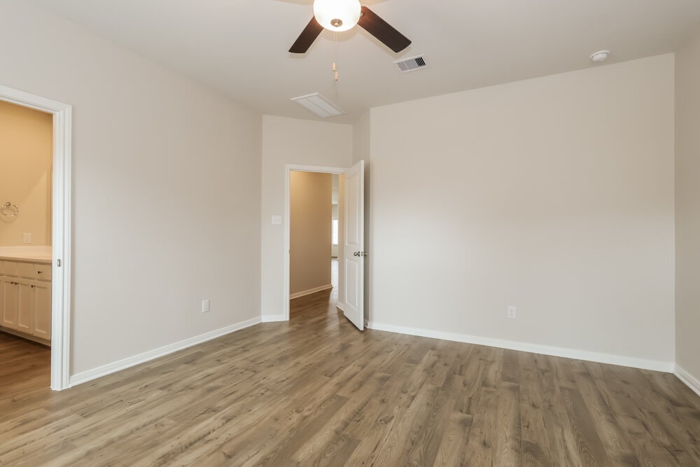 Building Photo - 15667 Plum Brk Dr