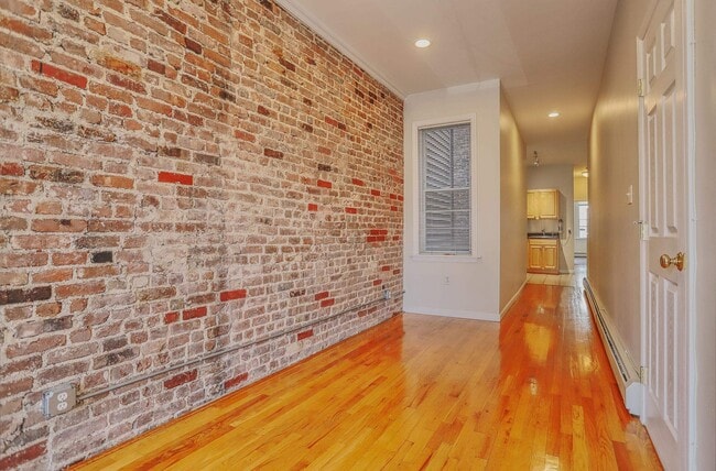 Building Photo - 273 Webster Ave