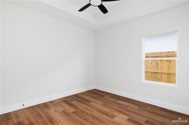 Building Photo - 2805 E Conroe Rd