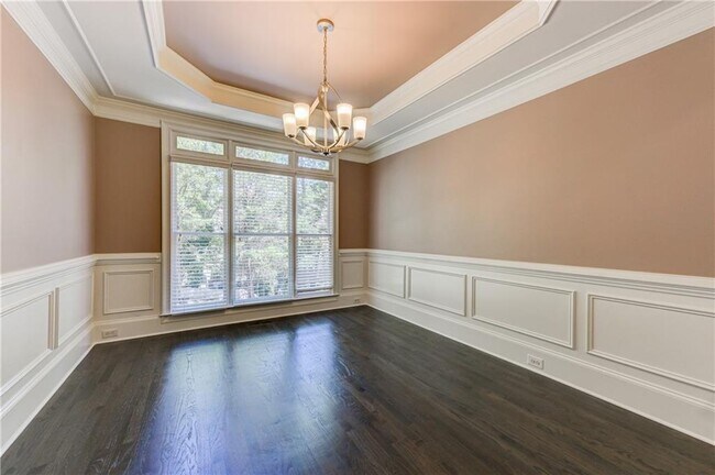 Building Photo - 2745 Lenox Rd NE