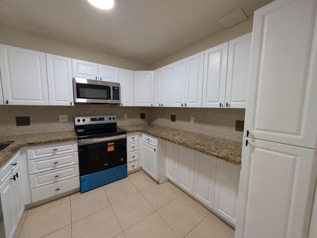 Building Photo - 3830 Coral Tree Cir