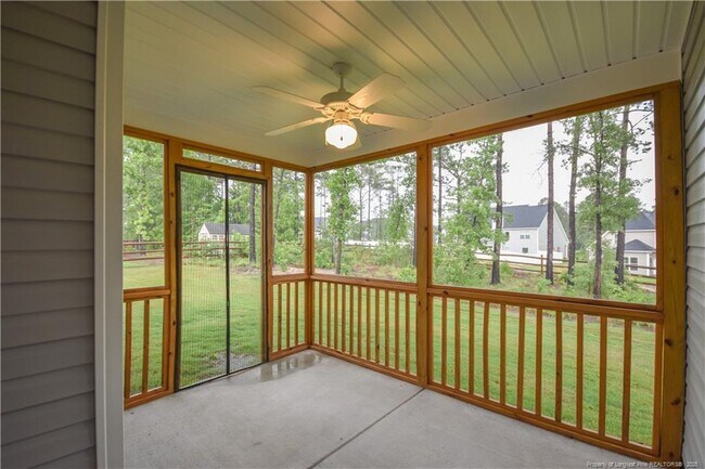 Building Photo - 124 Summer Creek Ln